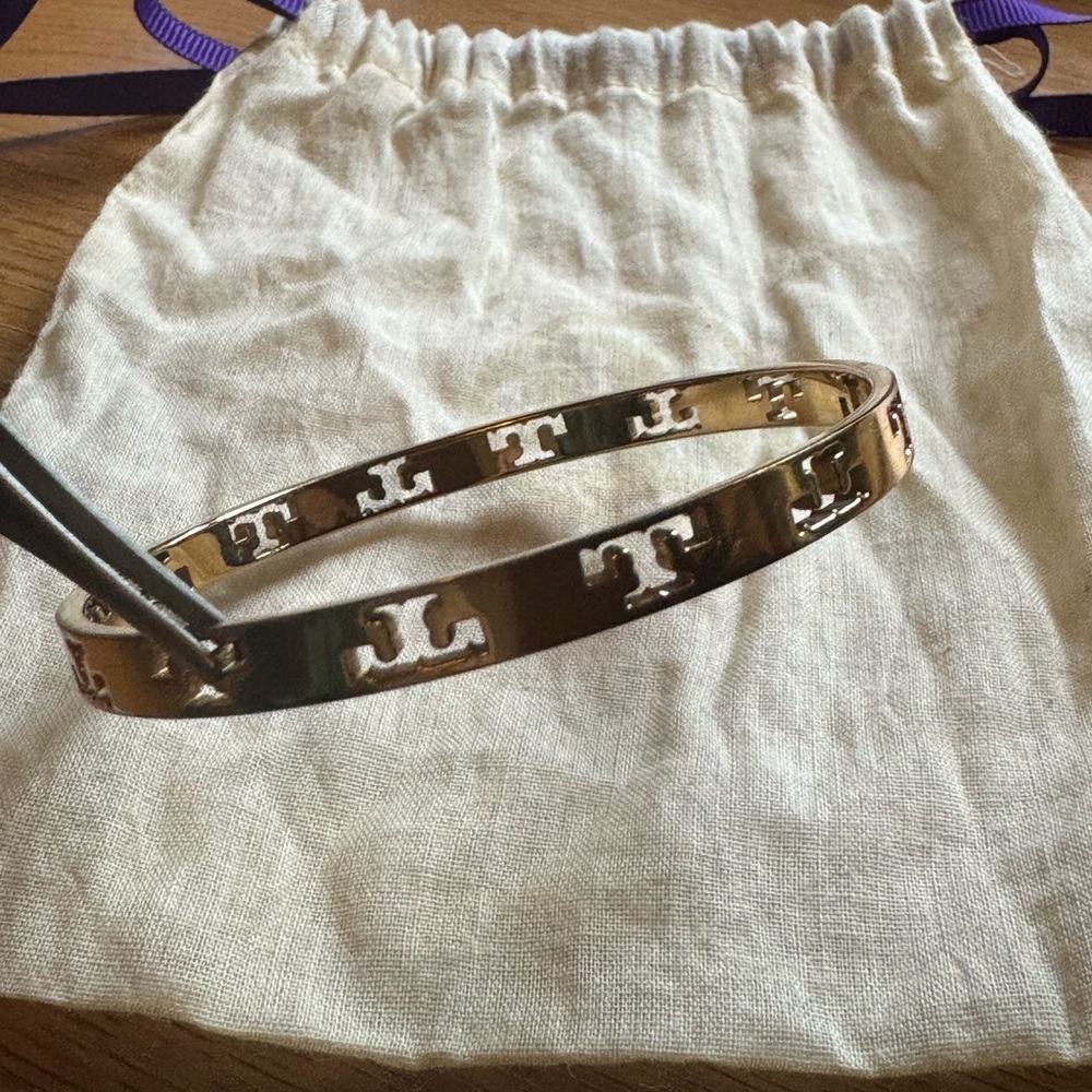 Stud earring and bangle Tory Burch